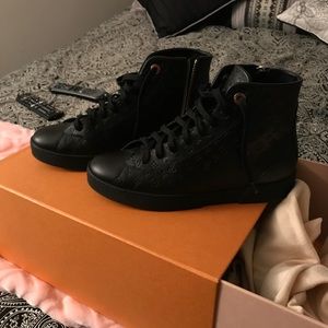 Black Leather Stellar Louis Vuitton Sneakers HiTop